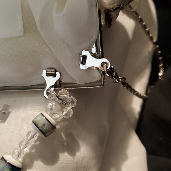 Embroidered Floral Cream Clutch - Picture 6 of 6